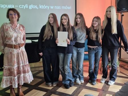 Czwórka wchodzi do gry – sukces uczennic w projekcie KOMPAS WARTOŚCI